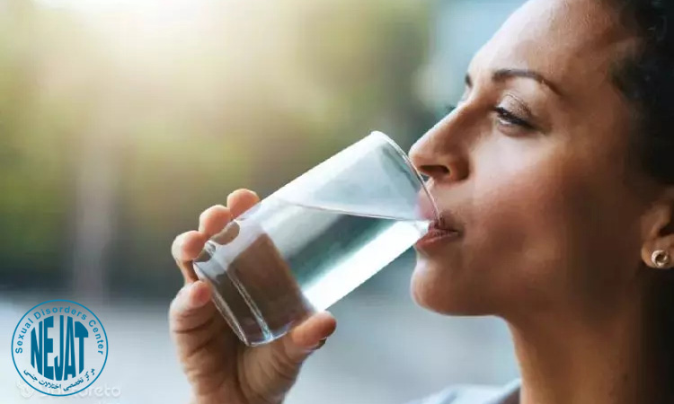 مضرات آشامیدن آب بعد از رابطه جنسی